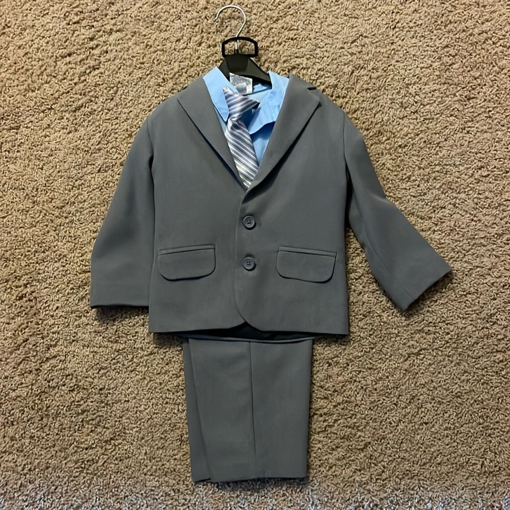 Grey suit set with shirt and tie